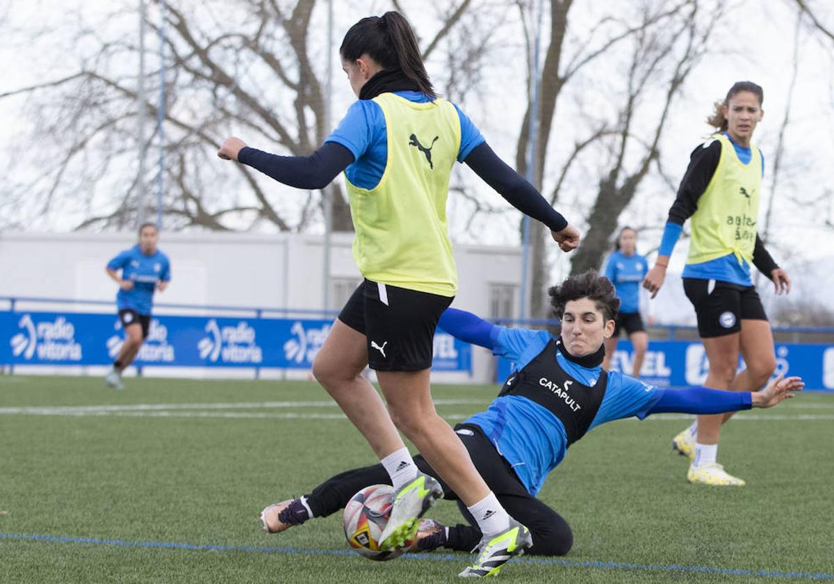 Dos albiazules, durante un entrenamiento.