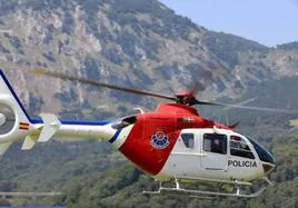 Rescatan en helicóptero a una montañera accidentada en el Gorbea