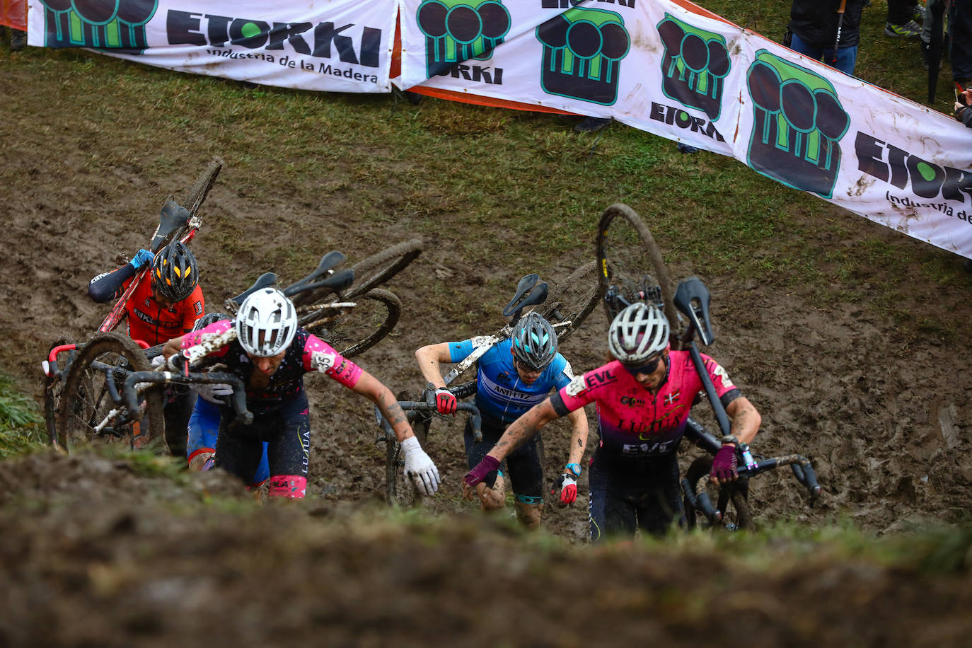 Campeonato de España de ciclocross celebrado en Amurrio. Gorka Corres se cuelga el bronce