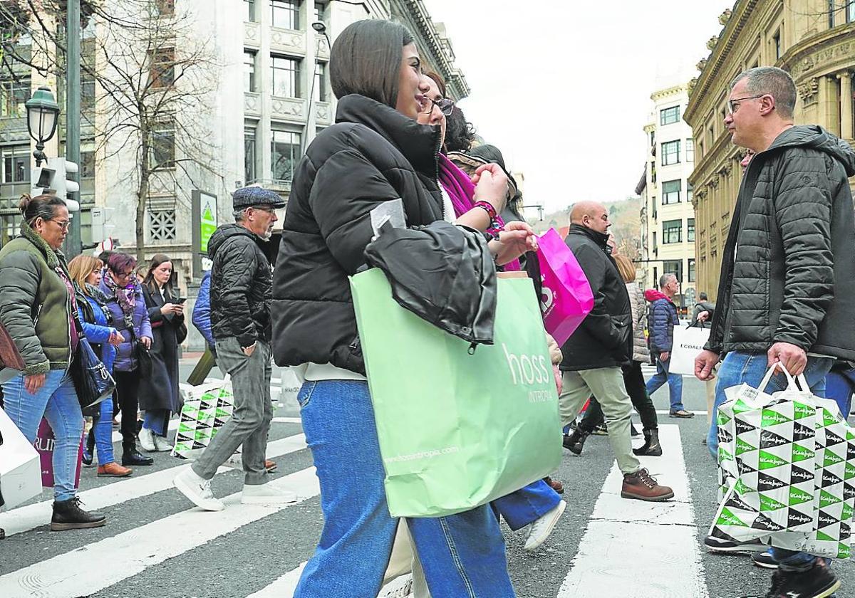 Los comerciantes del centro advierten de que «necesitamos a la gente de fuera».