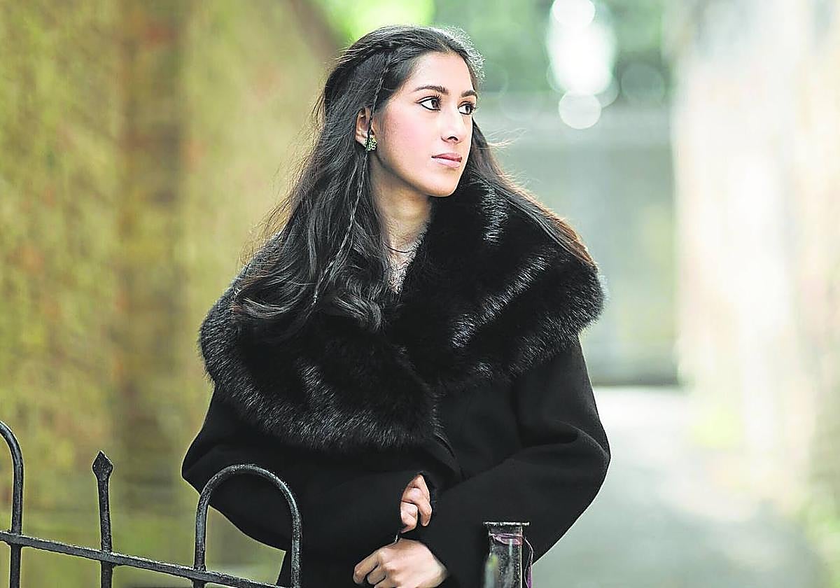 Mishka Rushdie es sobrina del escritor Salman Rushdie: «Llevar su apellido es un motivo de orgullo».