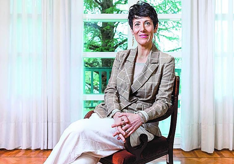 La ministra Saiz, fotografiada tras la entrevista en Vitoria, donde visitó ayer un centro de inserción laboral.