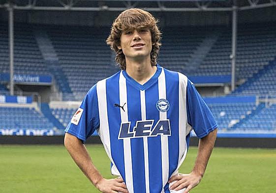 Julen Jon, vestido de albiazul en Mendizorroza.