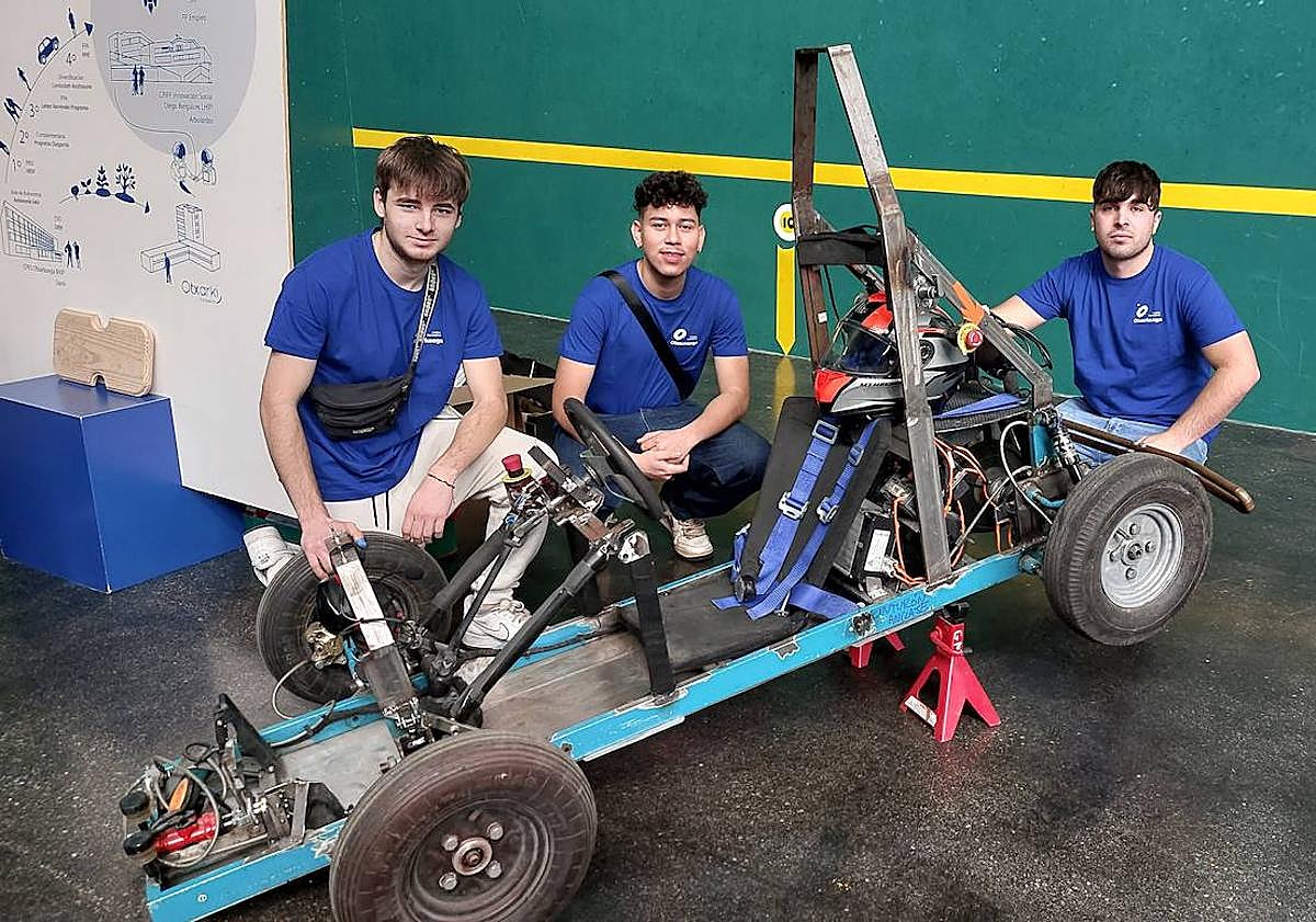 Imagen principal - El futuro de la ciencia se muestra en Ortuella