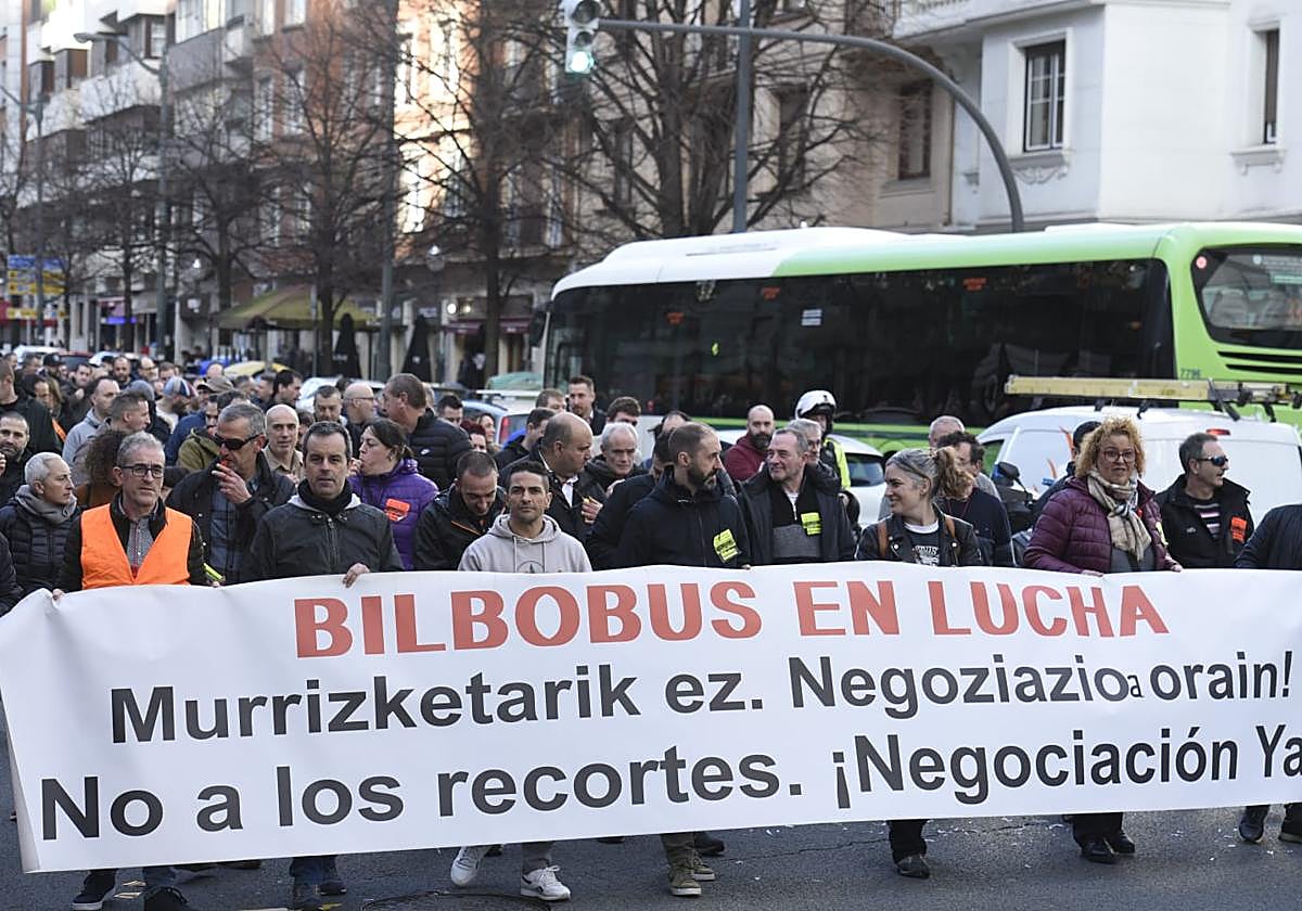 Imagen de la cabecera de la manifestación de Bilbobus.