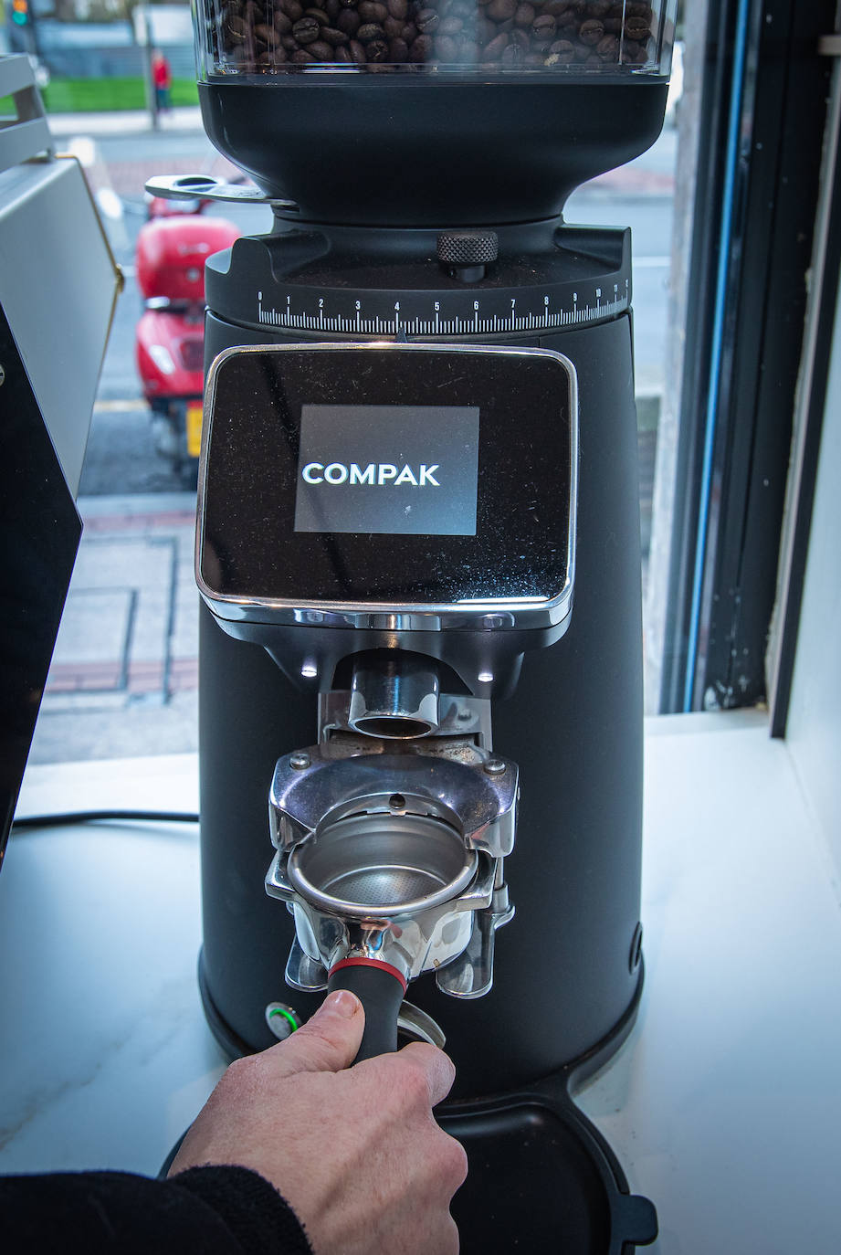 El sueño cumplido de Sara: deja Madrid, cambia de vida y abre este templo del café en Bilbao