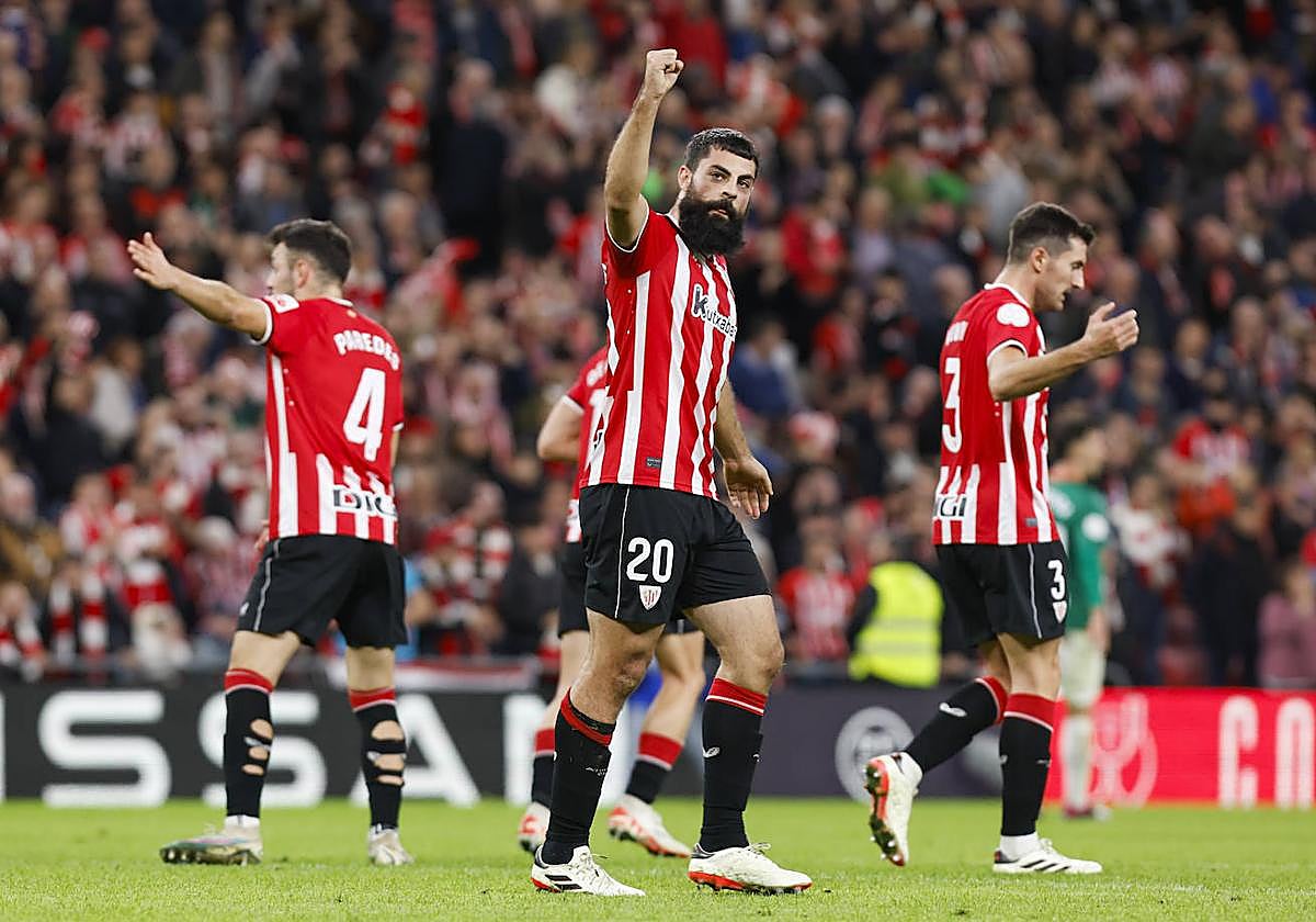 Villalibre celebra uno de los dos goles anotados ante el Alavés en Copa.