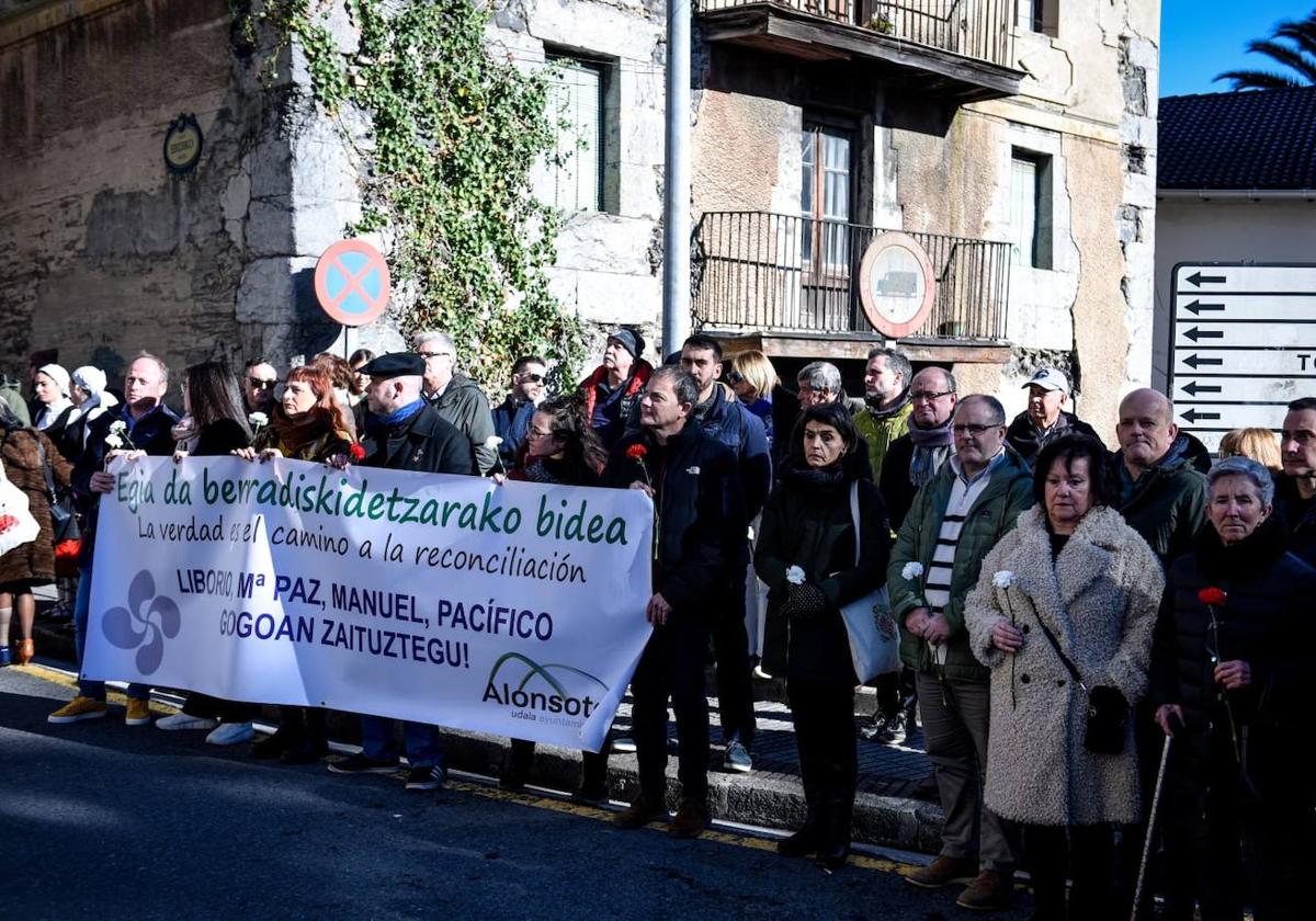 Decenas de personas, en el homenaje anual.