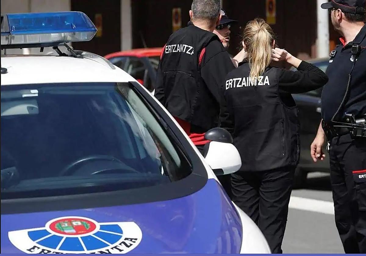 Investigan al conductor de una ambulancia de Mallabia por el sabotaje de uno de los vehículos de la flota