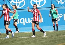 Nerea Nevado celebra el tanto del empate.