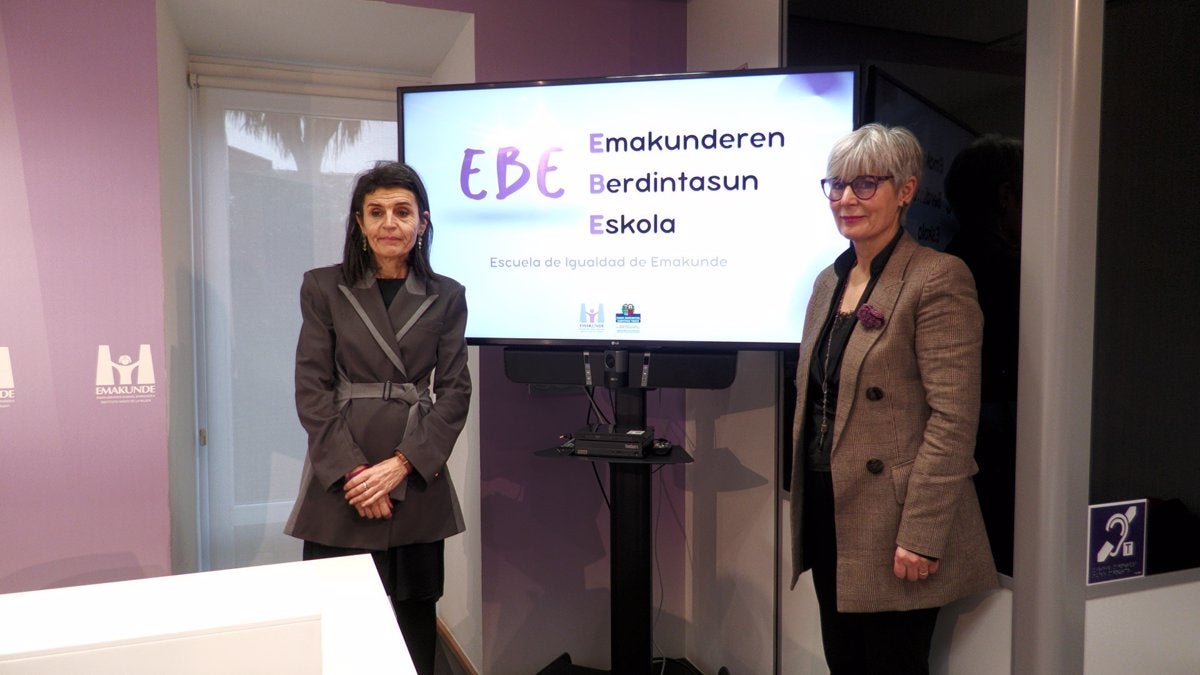 Nerea Melgosa eta Miren Elgarresta, Berdintasun Eskolaren aurkezpenean.