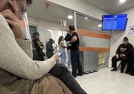 Largas esperas en las Urgencias de Txagorritxu.