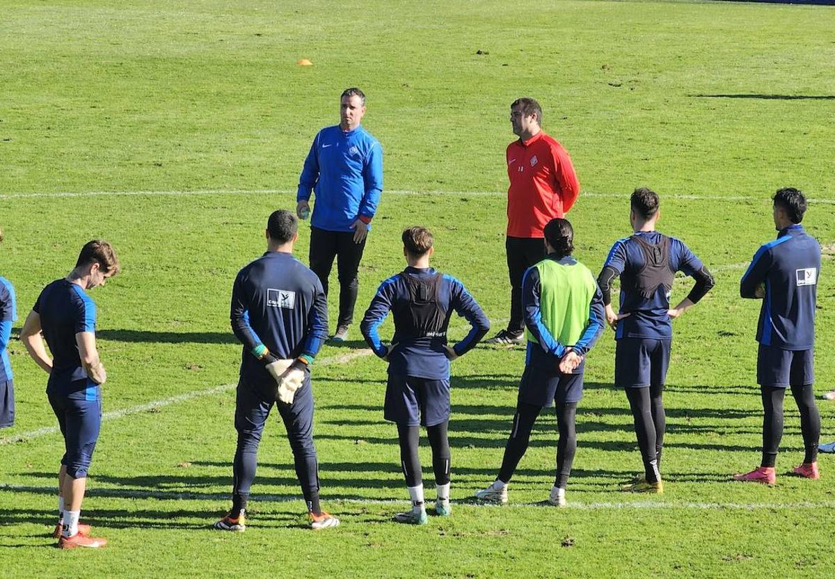 Un momento del entrenamiento de este miércoles en Urritxe.