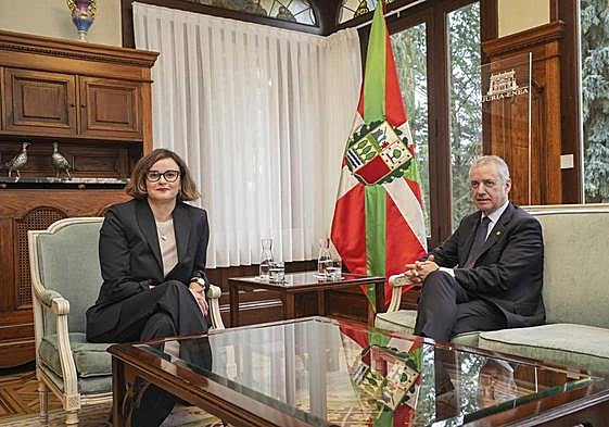 Iñigo Urkullu y Elixabete Etxanobe.