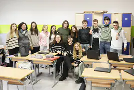 El alumnado del instituto Urritxe presenta las ideas con que participan en STARTInnova al Ayuntamiento de Amorebieta-Etxano