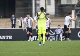 Rayco se lamenta tras el gol del Cartagena.