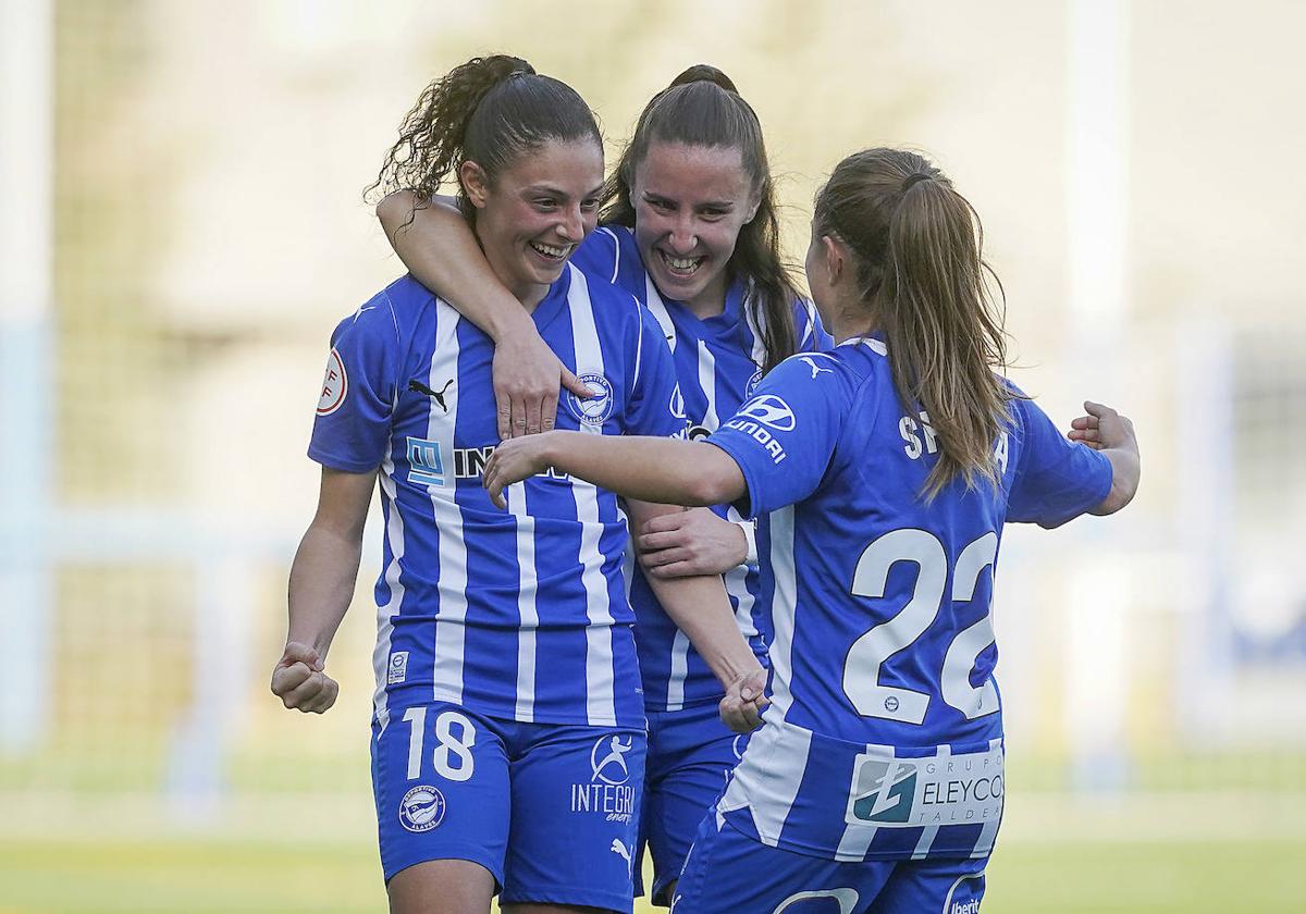 Laura Moreno celebra uno de sus dos goles.