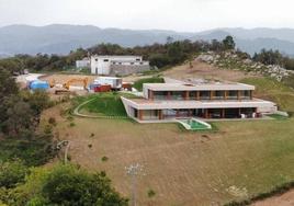 Villa construida en la cumbre de Txalin (Igeldo), cuya edificación ha sido declarada no ajustada a Derecho por sentencia de un juzgado donostiarra.