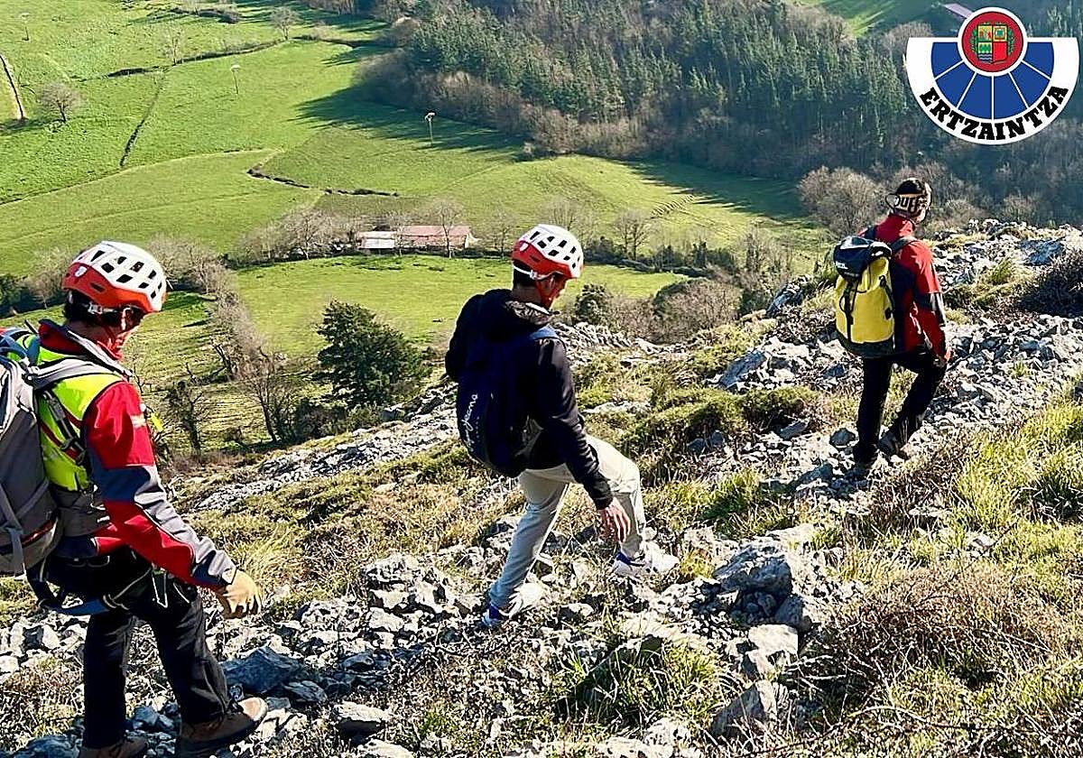 Rescatan a un montañero en Abadiño tras quedar atrapado en el descenso del Labargorri por culpa del viento