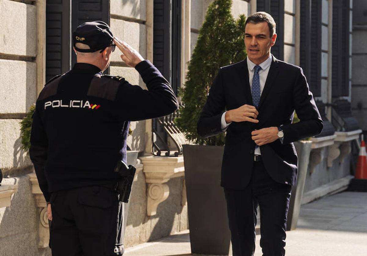 Pedro Sánchez a su llegada al Congreso