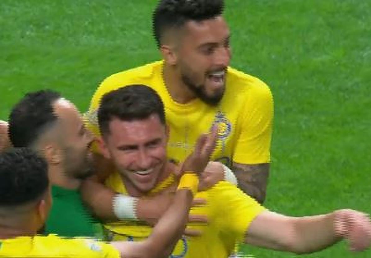 El espectacular gol de Laporte desde más de 60 metros al equipo de Messi