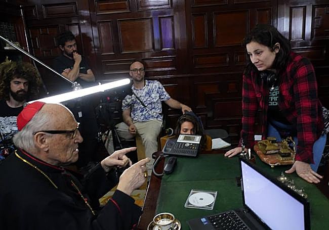 Jimina Sabadú rueda 'Anatema' en el palacio Olabarri.