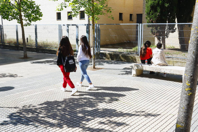 Imagen de archico de varias jóvenes ajena a la información.