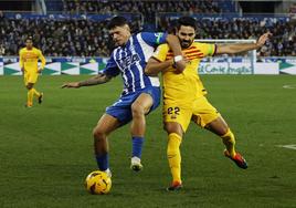 Javi López gana un duelo en velocidad al barcelonista Gundogan.