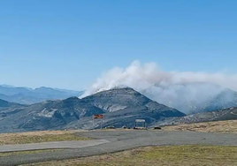 Imagen lejana de la zona del incendio.