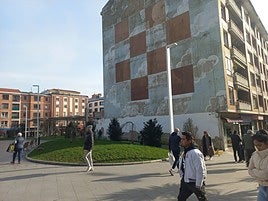 El mural de la ajedrez lleva años en deteriorado estado.