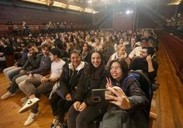 El Paraninfo de la Universidad de Deusto ha acogido este lunes la recepción de cientos de alumnos extranjeros.