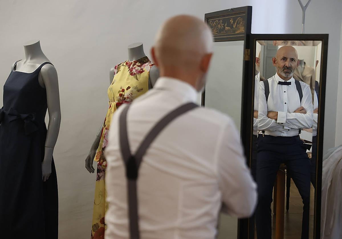 Modesto Lomba ultima los preparativos de la nueva colección de Modesto & Lomba, que se presentará a mediados de febrero su nueva colección.