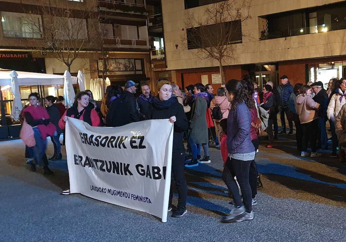 A la concentración han asistido miembros del club de balonmano, el movimiento juvenil, representantes institucionales y personas a título particular.