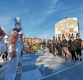 Protesta vecinal en forma de ajedrez llevada a cabo en julio para pedir que se mantenga el mural.