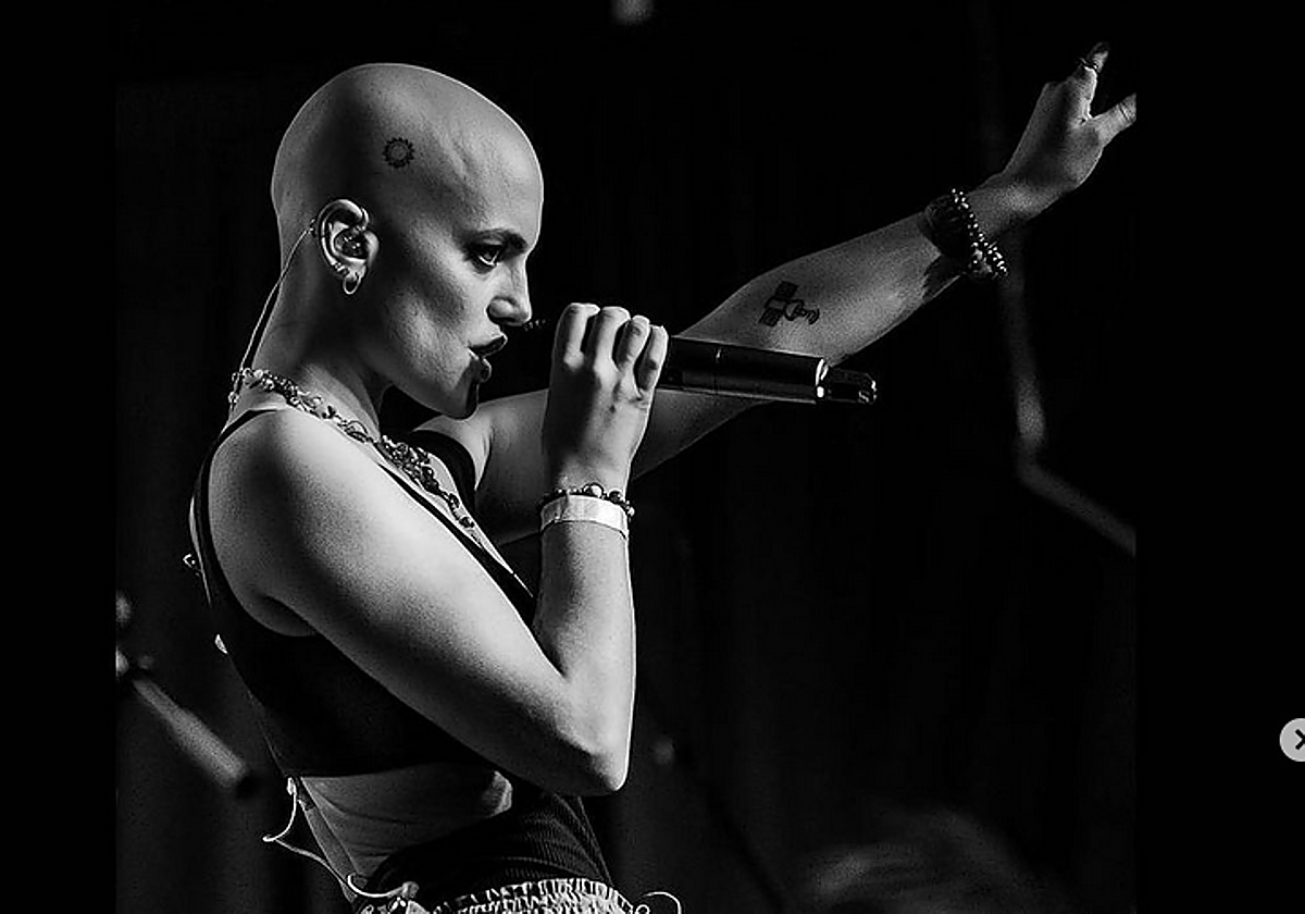 Cat Janice, durante un concierto.