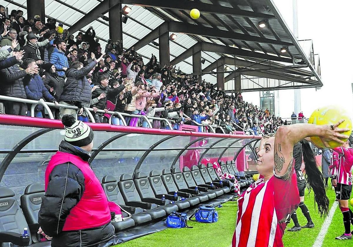 El apoyo de la afición ha sido clave para la buena marcha del Athletic en Lezama y San Mamés.