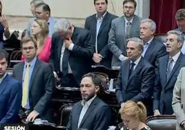 Momento en el que los diputados de Chile se enteran de la muerte de Sebastián Piñera