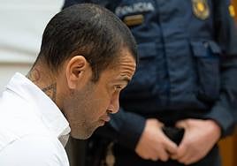 Alves durante la primera sesión del juicio en la Audiencia de Barcelona