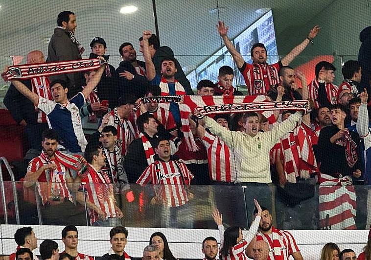 Así han celebrado la victoria los jugadores y la afición del Athletic en el Metropolitano