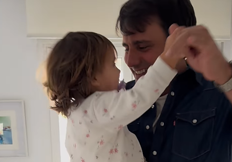 El divertido baile de Ion Aramendi con su hija