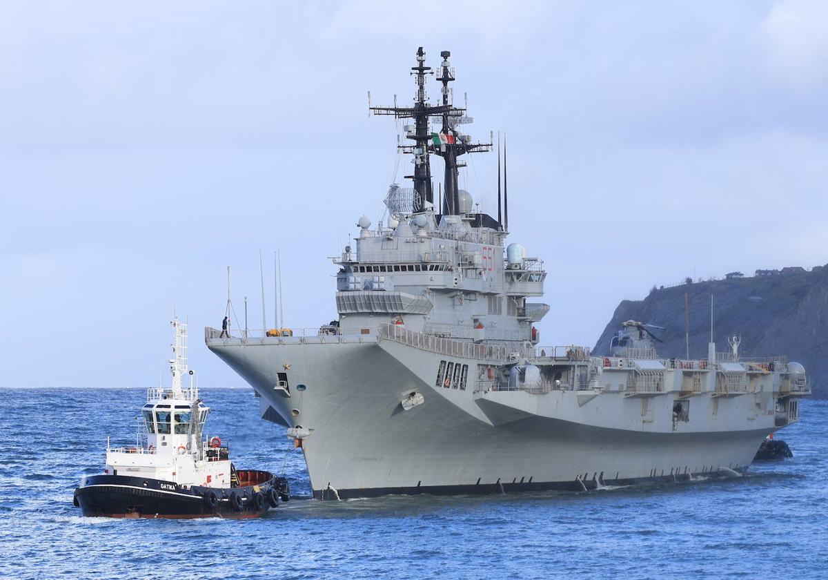 La entrada en el Puerto de Getxo de los dos barcos militares italianos