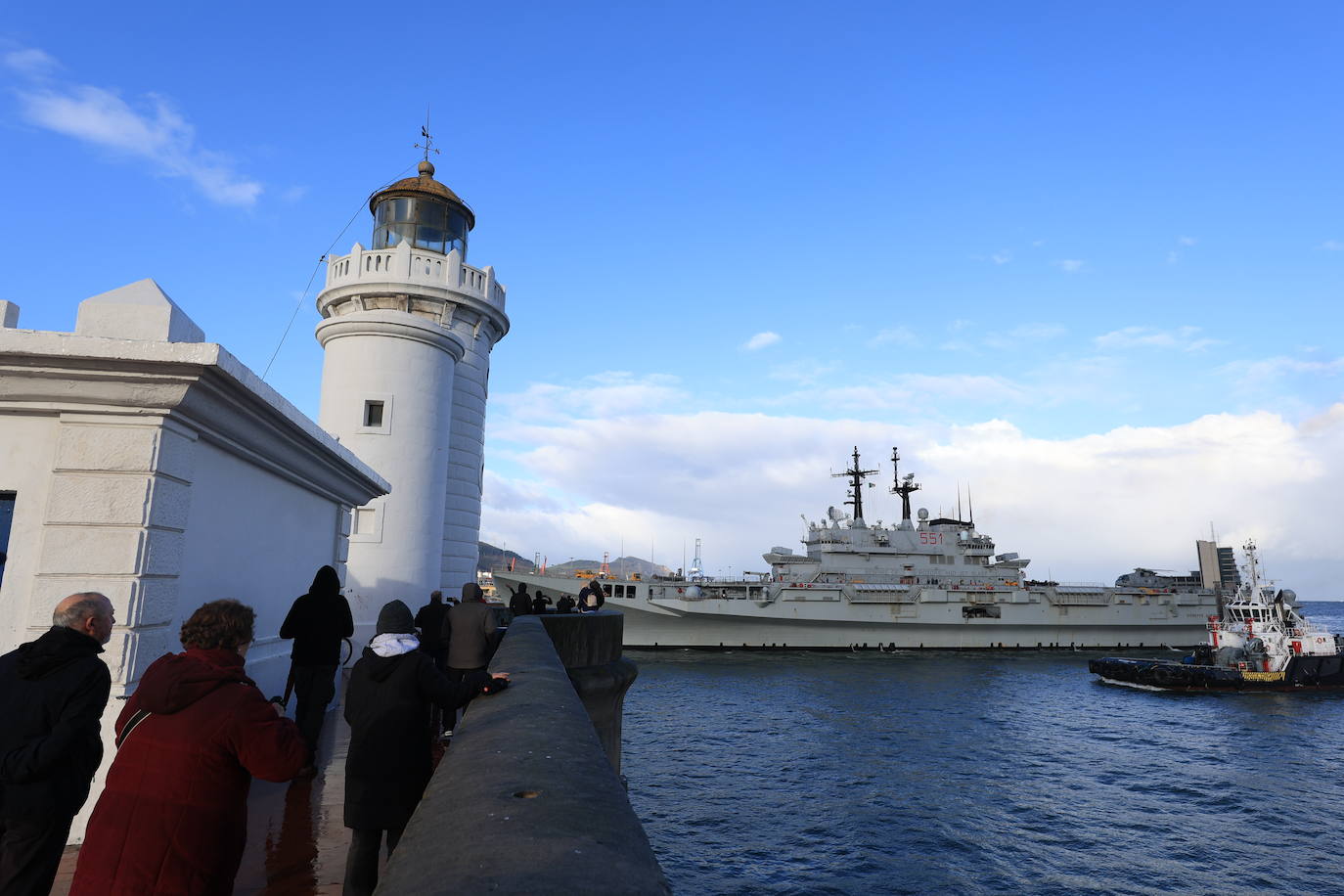 La entrada en el Puerto de Getxo de los dos barcos militares italianos