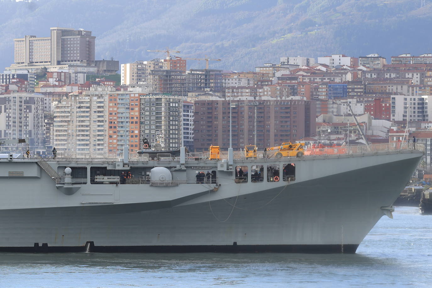 La entrada en el Puerto de Getxo de los dos barcos militares italianos