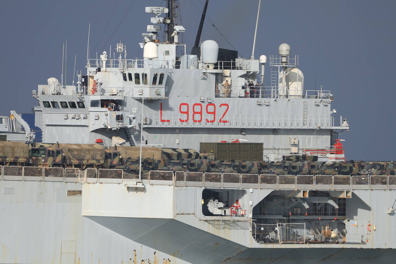 La entrada en el Puerto de Getxo de los dos barcos militares italianos