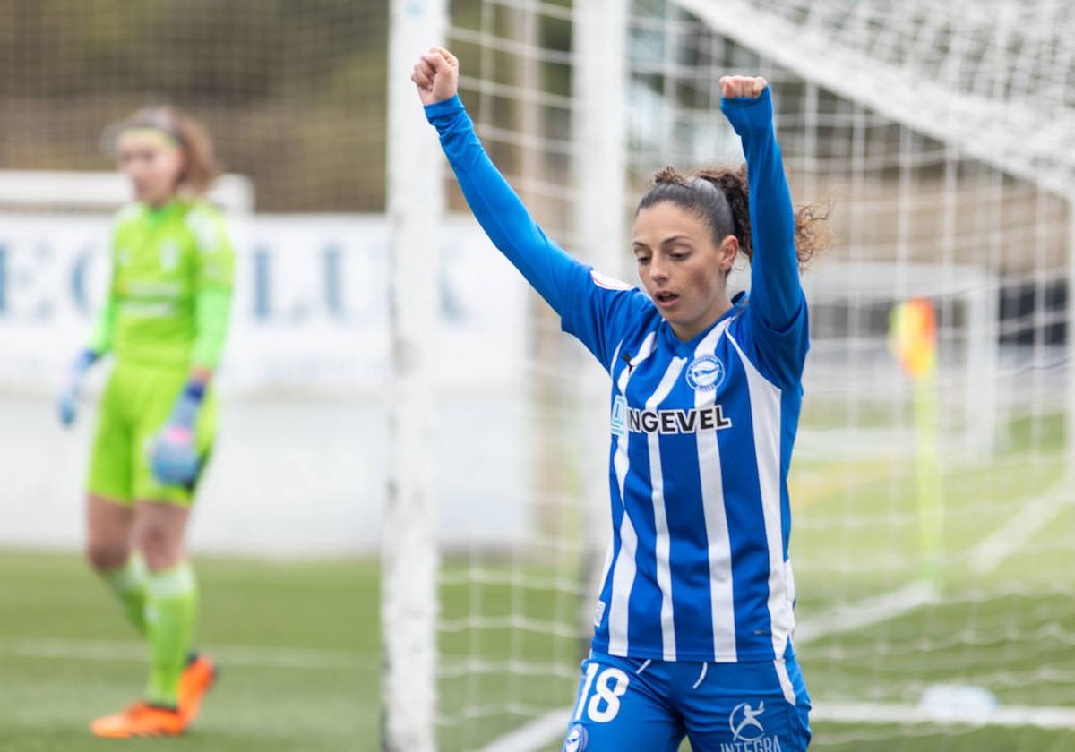 Laura Moreno celebra uno de los goles goles marcados por las Gloriosas.