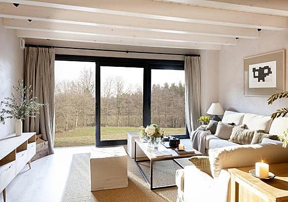 La vivienda entre montañas en Urkiola de una pareja joven que parece un refugio de lujo