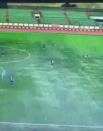 Muere un futbolista en Indonesia tras ser fulminado por un rayo en un partido