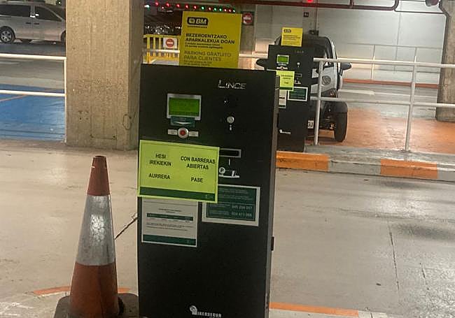 Las barreras de tres aparcamientos de Vitoria están abiertas.