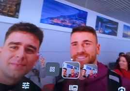 La emoción de un hincha del Athletic tras sacarse una foto con Unai Simón en Almería
