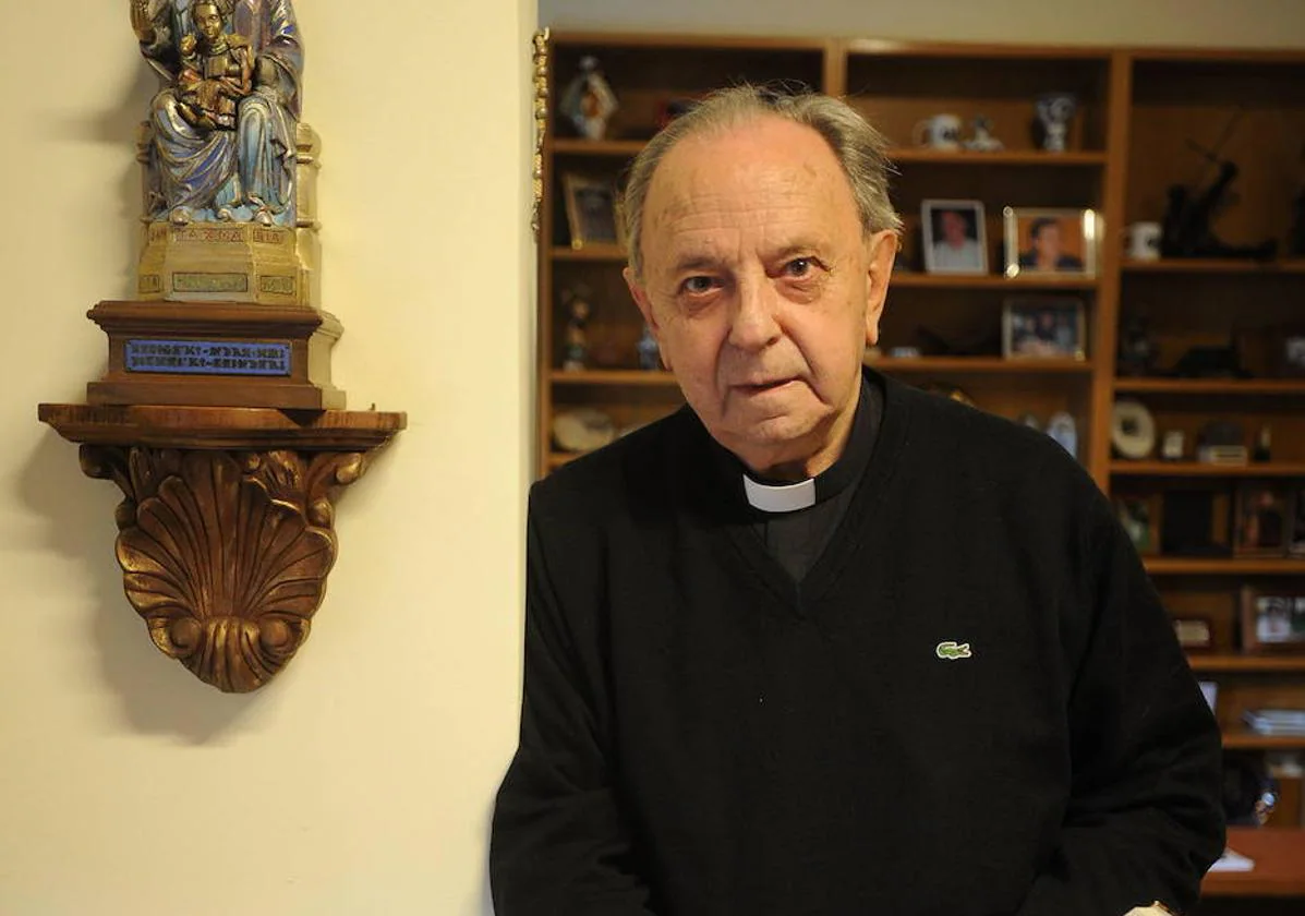 El obispo Juan María Uriarte, ingresado en la UCI de Basurto tras sufrir un ictus